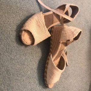Ugg  sandals, off wh , sz 8, excellent condition